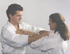 Bunkai from the kata Hangetsu